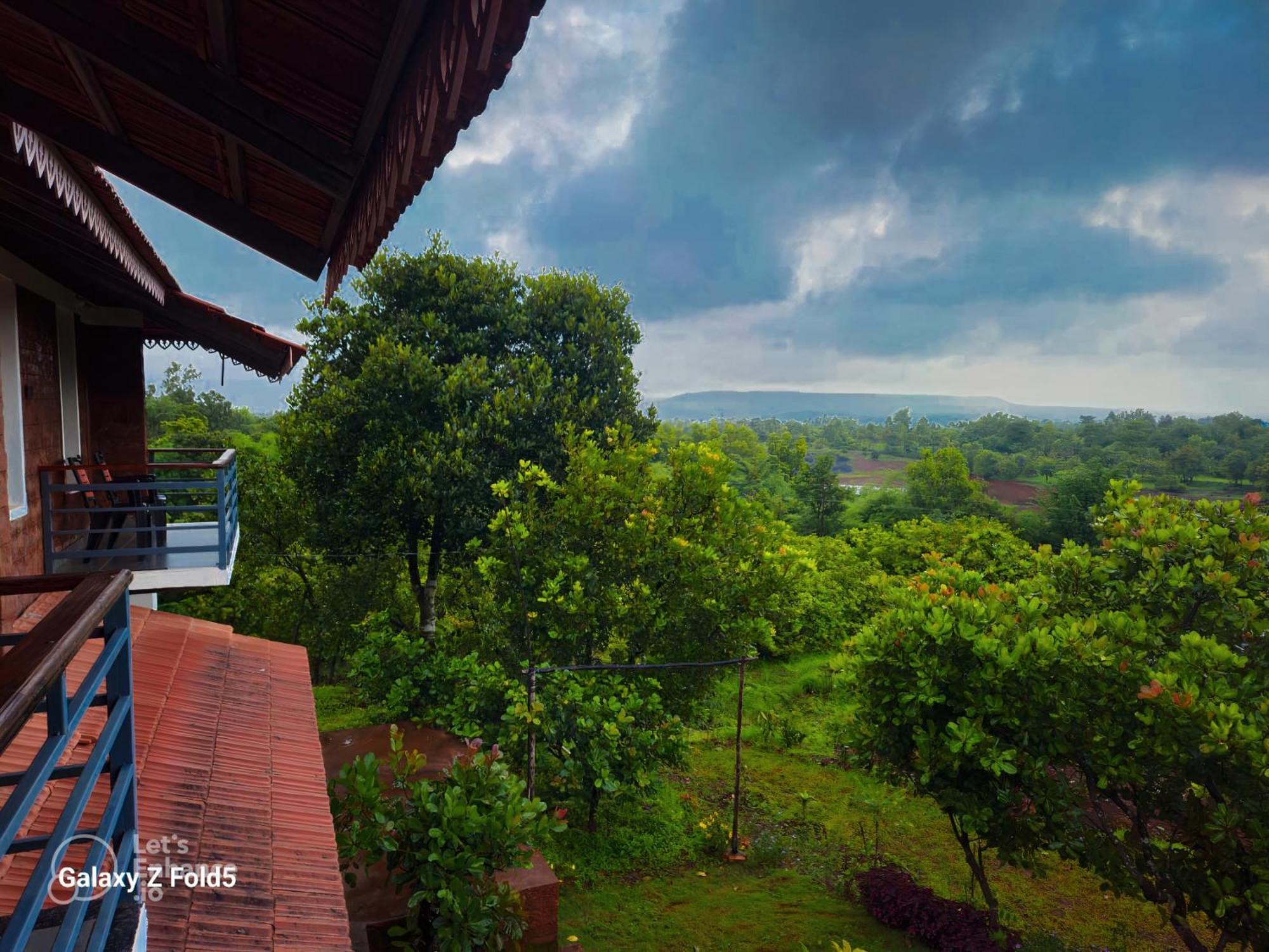 Chalobahills Farmstay Resort Ajra Exterior photo
